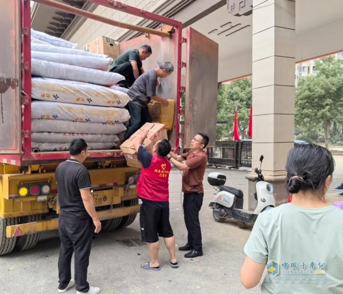 捐赠物资+现场救援 贵州东风商用车网络助力榕江灾后重建