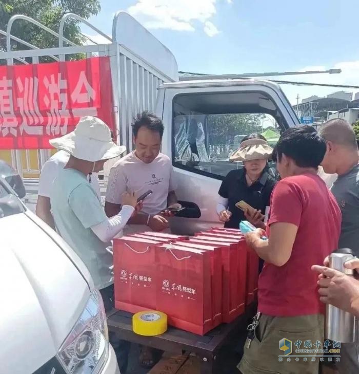 走近客户，走进客户，东风小卡实力演绎“向客户而生”
