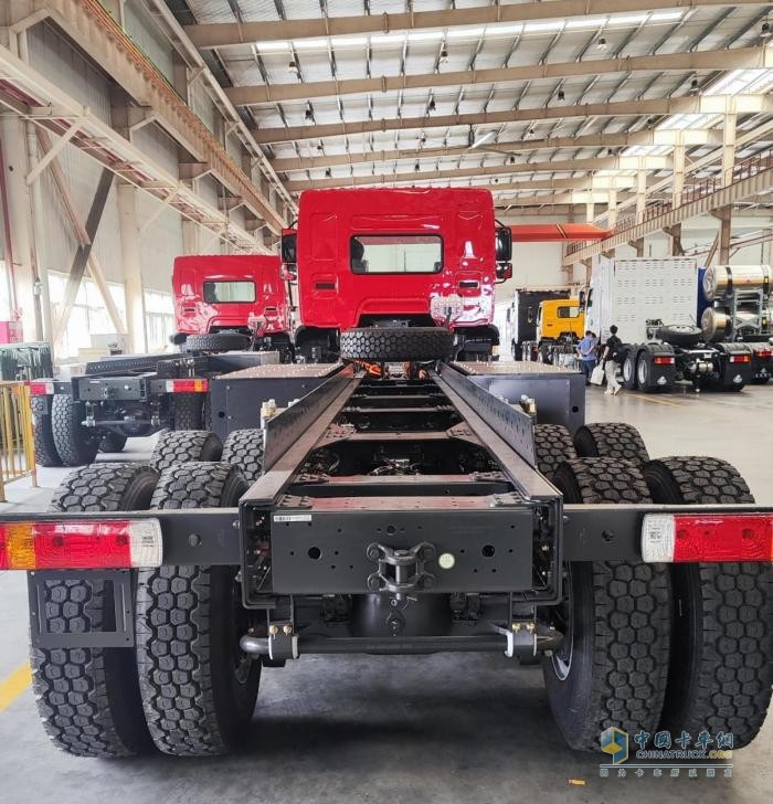 乘龙600度电H5 8X4纯电自卸车