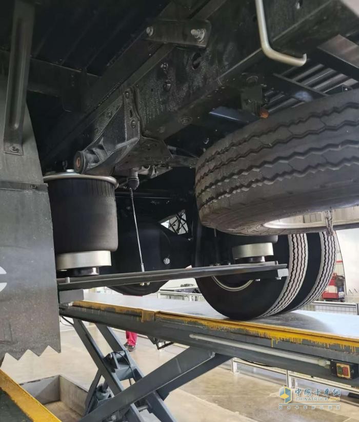 江淮1卡推出帅铃S6空气悬架新品，助力高效运输更可靠
