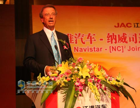 纳威司达集团董事长兼总裁丹.尤斯蒂恩先生致辞