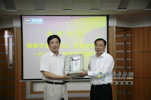 珠海市市长钟世坚与玉柴集团公司董事局主席晏平