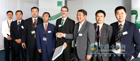 曼胡默尔集团总裁兼首席执行官Alfred Weber先生 与吉林省商务代表团合影留念
