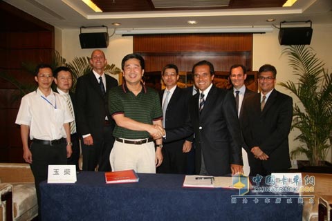 晏平和Alex Ismail签署新的战略合作协议