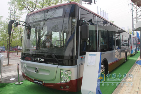 型号为BJ6123C7BTD的福田公交车配置了艾里逊变速箱和液力天然气（LNG）发动机