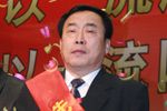 东风柳汽表彰先进经销商代表--济南富裕龙总经理