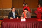 董正明跟经销商代表签订2010年合同