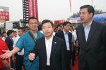 太原车展期间领导视察中国重汽展位