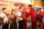 欧曼GTL为环塔赛当地中小学献出爱心