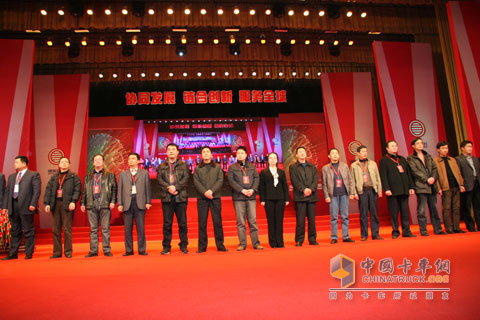 潍柴给优秀经销商、服务商颁奖