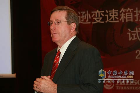 艾里逊变速箱公司副总裁Michael Headly发言