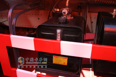 2010北京车展大运DYX3310自卸车局部