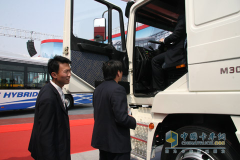 2010北京车展长安重汽现场参观