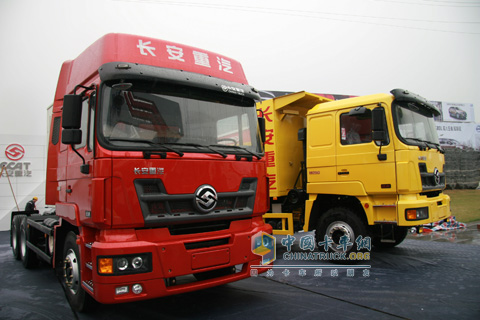 长安重汽6x4LNG牵引车