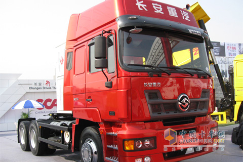 长安重汽6x4LNG牵引车