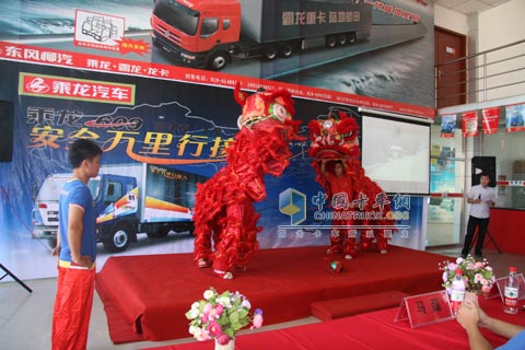 乘龙609安全万里行北京站精彩表演