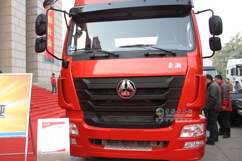 中国重汽 豪瀚J7B 336马力 6×2牵引车 ZZ4255N25C6V