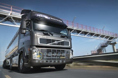 沃尔沃09新款FM400 6x4牵引车