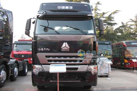 中国重汽 汕德卡T7重卡 430马力 6×4 牵引车 ZZ4257V324BC1/U5GBM