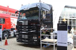 奔驰 Actros重卡 435马力 6×2 牵引车（黑曜石）(型号2644)