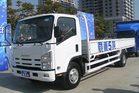 庆铃 700P系列中卡 175马力 4X2 载货车