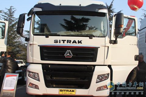 中国重汽 SITRAK C7H  390马力 4*2牵引车