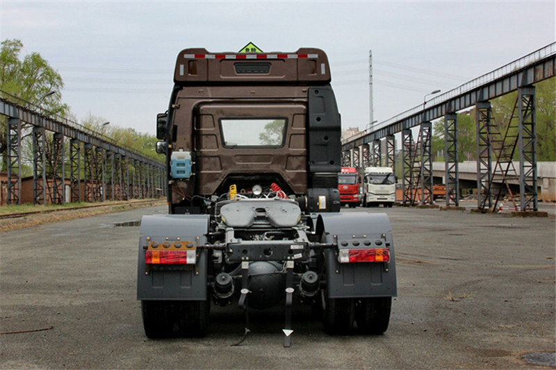 一汽解放 J6P重卡 标载型 390马力 6X4 国五LNG牵引车(CA4250P66T1A3E22M5)