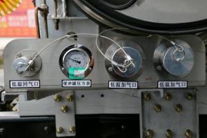 华菱 星凯马重卡 350马力 6X4 LNG 国五牵引车(HN4250NGX38C9M5)