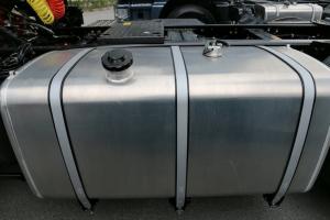 华菱 星凯马重卡 480马力 6X4 国五危险品牵引车(HN4255A48C4M5)