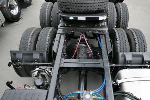 华菱 星凯马重卡 480马力 6X4 国五危险品牵引车(HN4255A48C4M5)