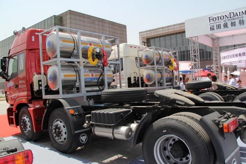 福田 欧曼ETX 6系重卡 380马力 6X2 国五LNG牵引车(双罐)(BJ4253SNFCB-XA)