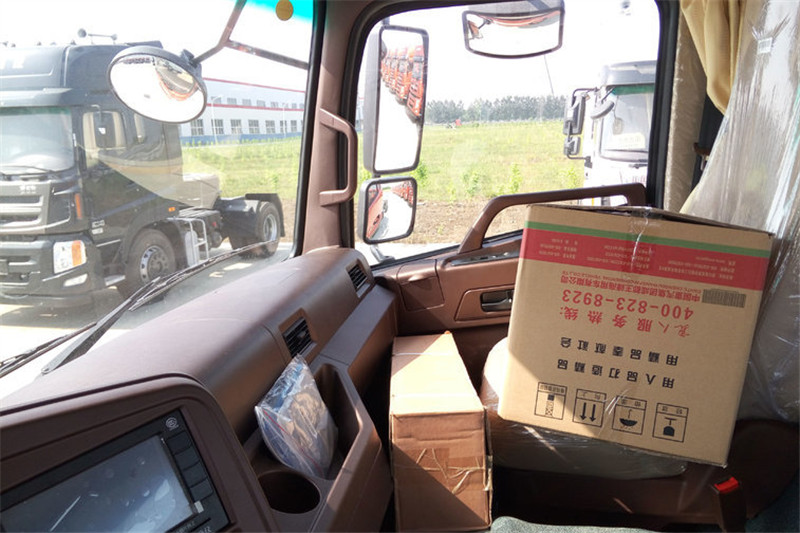 重汽王牌 W5B-H重卡 310马力 8X4 6.8米 国五自卸车(CDW3310A1S5)