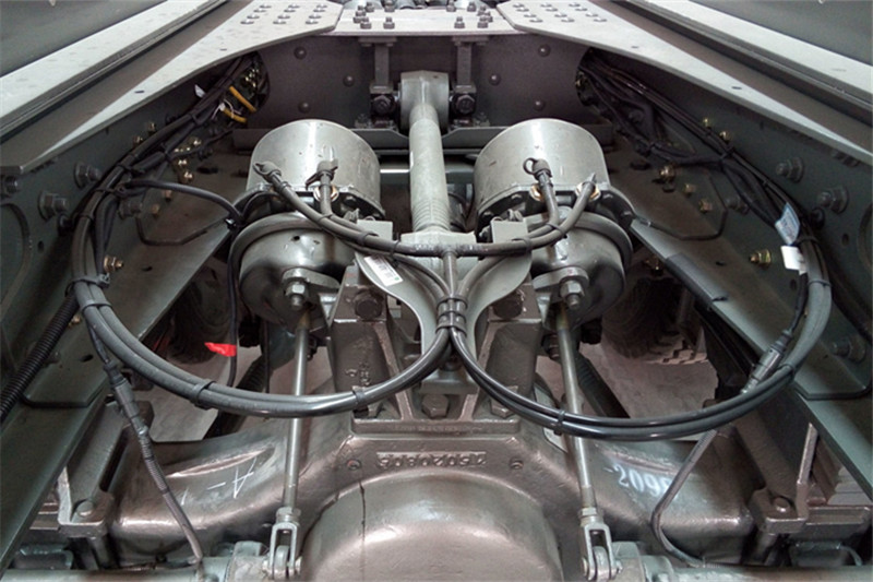 重汽王牌 W5B-H重卡 280马力 6X2 9.7米 国五厢式载货车(CDW5210XXYA1U5)