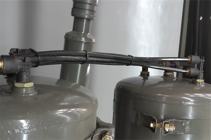 重汽王牌 W5D-M中卡 180马力 4X2 6.8米 国四仓栅式载货车(CDW5161CCYA1N4L)