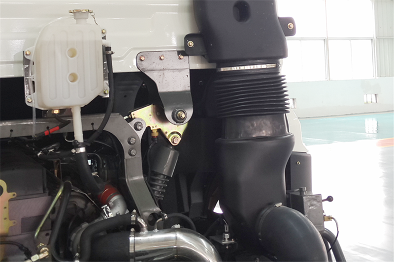重汽王牌 W5D-M中卡 180马力 4X2 6.8米 国四仓栅式载货车(CDW5161CCYA1N4L)