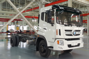 重汽王牌 W5D-M中卡 180马力 4X2 6.8米 国四仓栅式载货车(CDW5161CCYA1N4L)