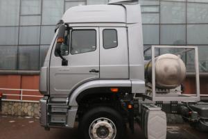 中国重汽 豪瀚J7G重卡 430马力 6X4 国五LNG牵引车(速比3.7)(ZZ4255N3847E1L)