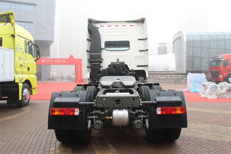中国重汽 HOWO T6G重卡 380马力 6X4 国五牵引车(ZZ4257N324WE1)