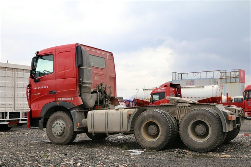 中国重汽 HOWO T7H重卡 400马力 4X2 国四危险品牵引车(ZZ4187V361HD1W)