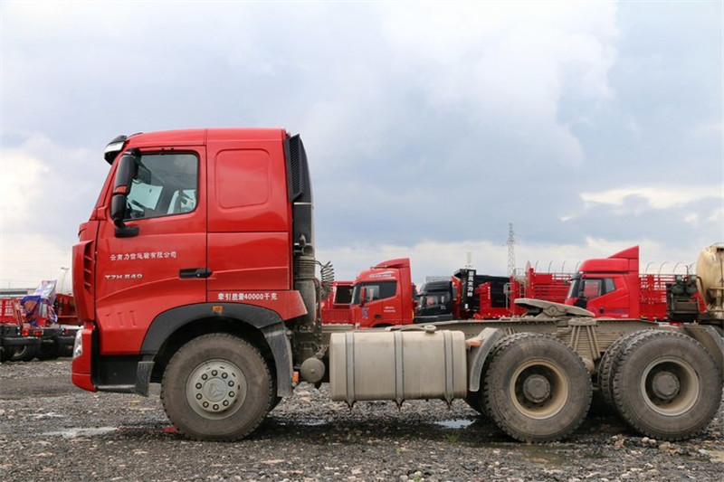 中国重汽 HOWO T7H重卡 360马力 4X2 国四牵引车(ZZ4187N361HD1B)