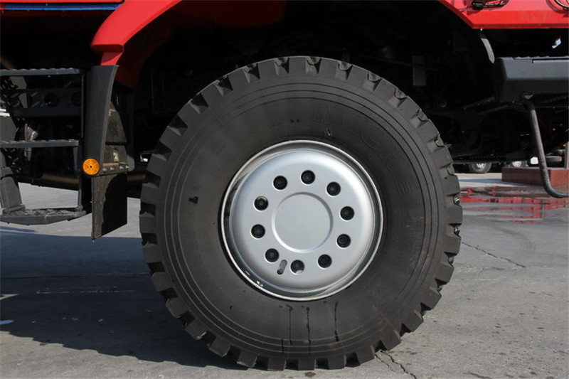 奔驰 Zetros重卡 330马力 6X6 国五厢式载货车(型号2733)