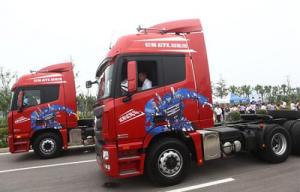 福田 欧曼GTL 6系重卡 430马力 6X4 国五牵引车(BJ4259SNFKB-AA)