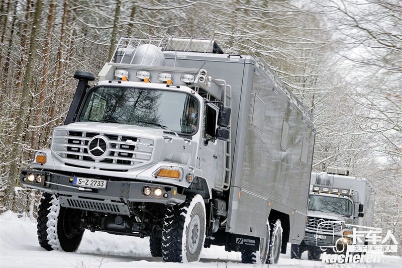奔驰 Zetros重卡 330马力 6X6 国五厢式载货车(型号2733)