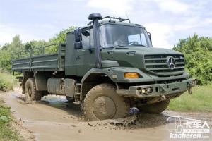奔驰 Zetros重卡 326马力 6X6 国五栏板载货车