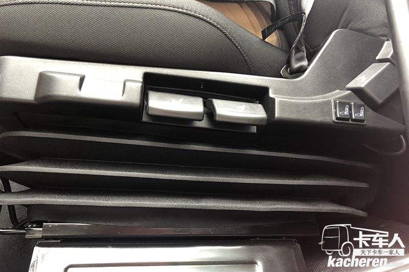 解放 新J6 500马力 8×4自卸车