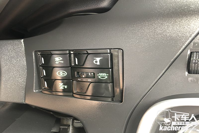 解放 新J6 500马力 8×4自卸车
