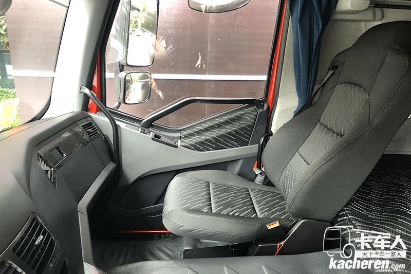 解放 新J6 500马力 8×4自卸车