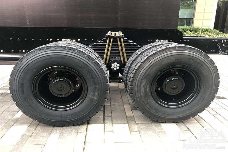 解放 新J6 500马力 8×4自卸车