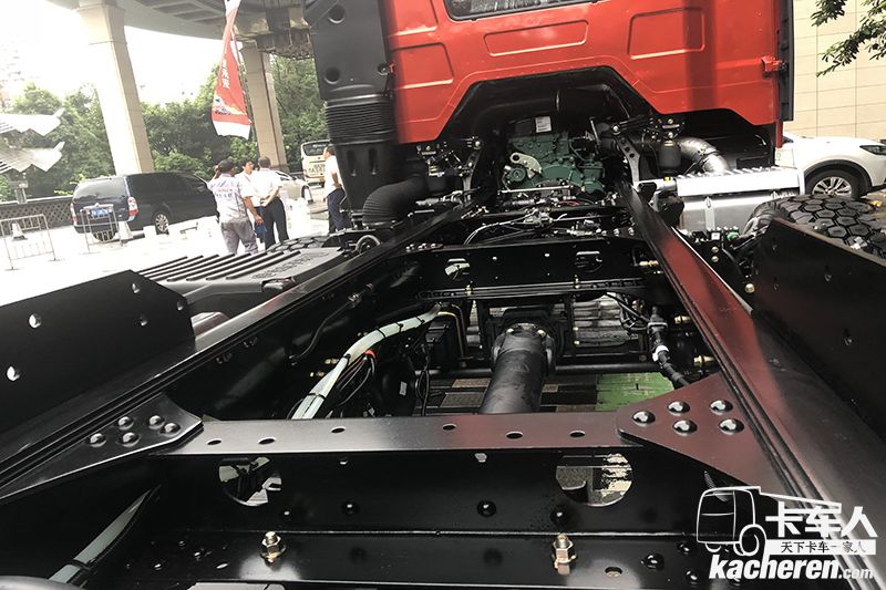 解放 新J6 500马力 8×4自卸车