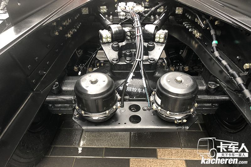 解放 新J6 500马力 8×4自卸车